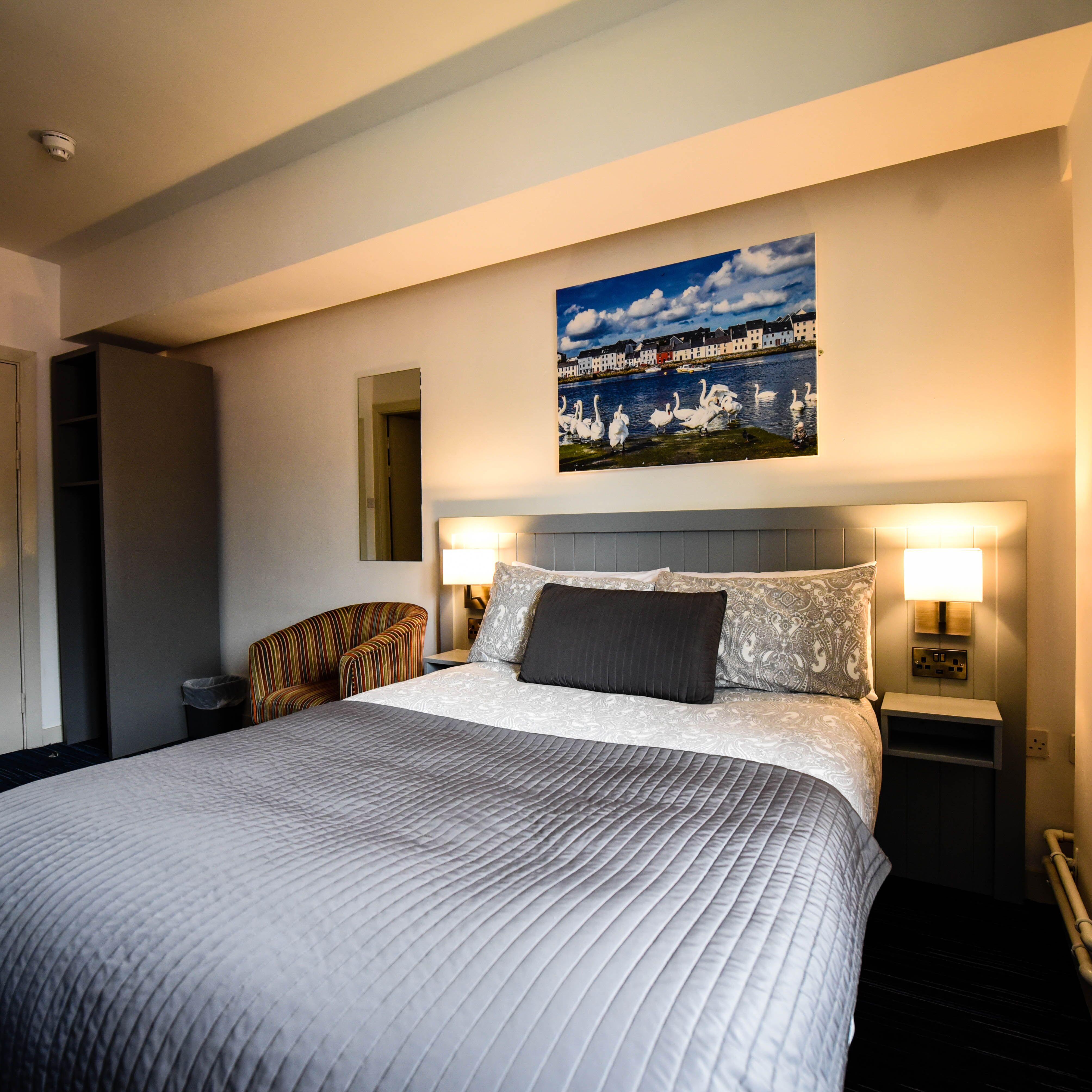 Kinlay Hostel Eyre Square Galway Bagian luar foto