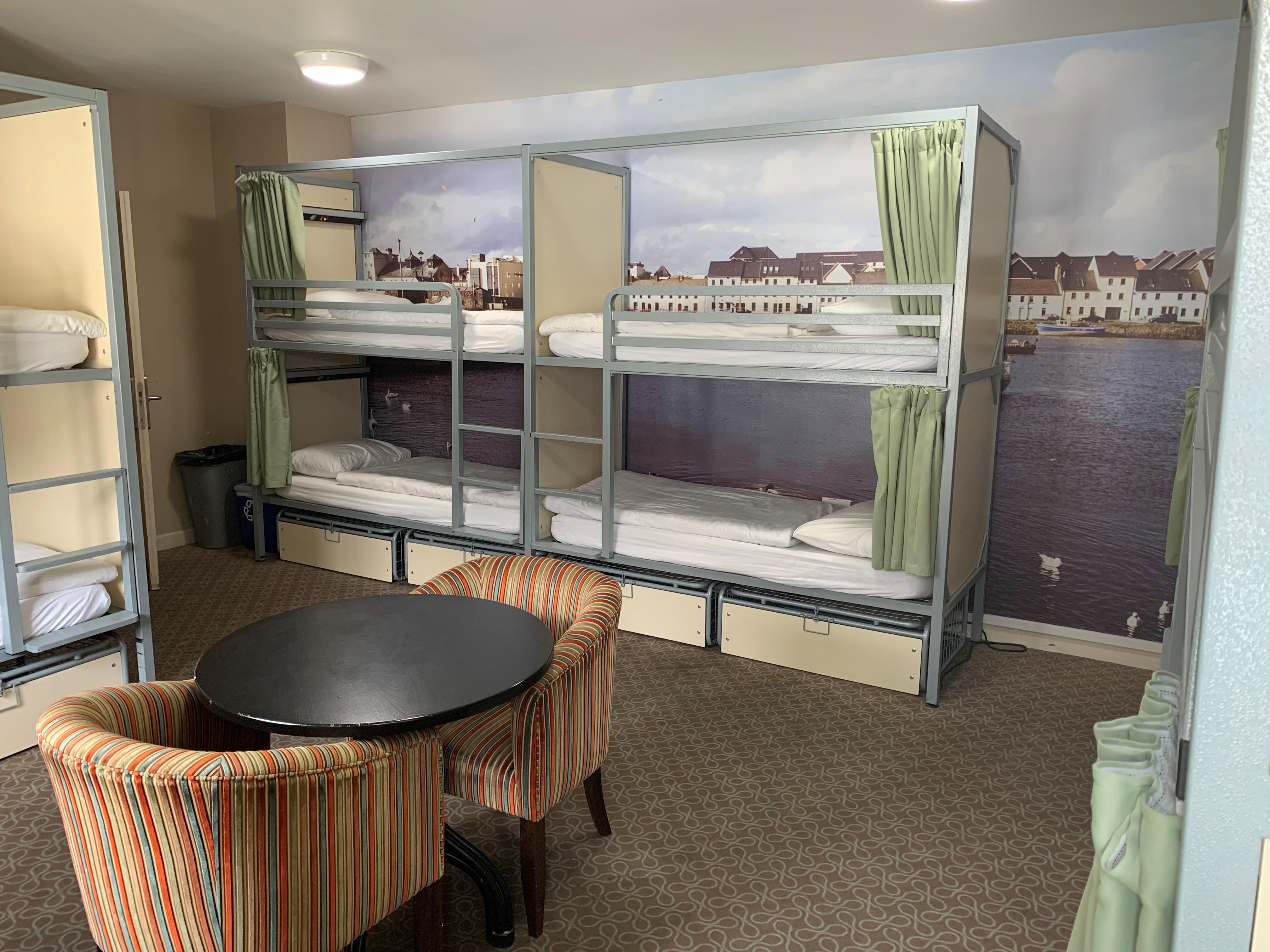 Kinlay Hostel Eyre Square Galway Bagian luar foto