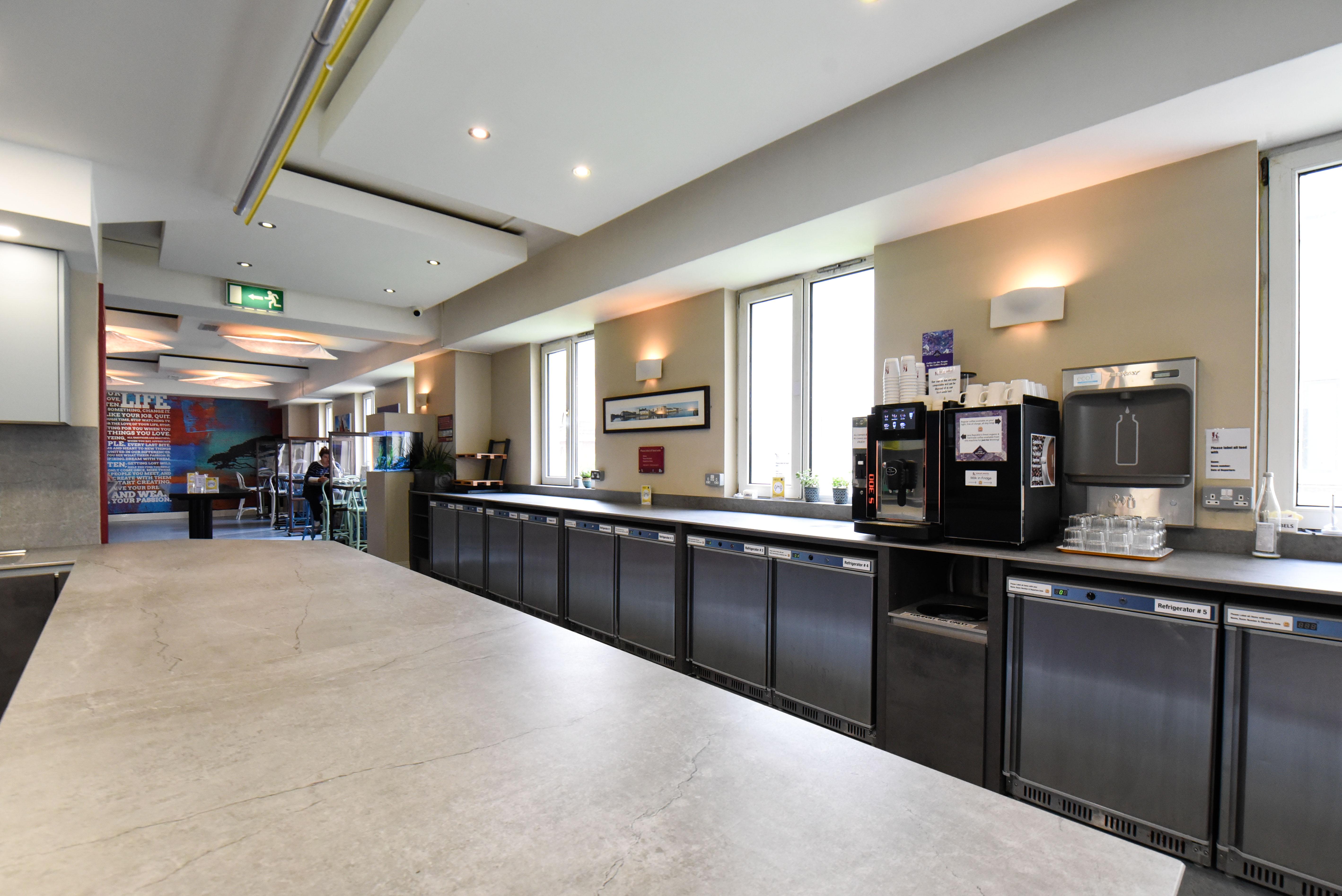 Kinlay Hostel Eyre Square Galway Bagian luar foto