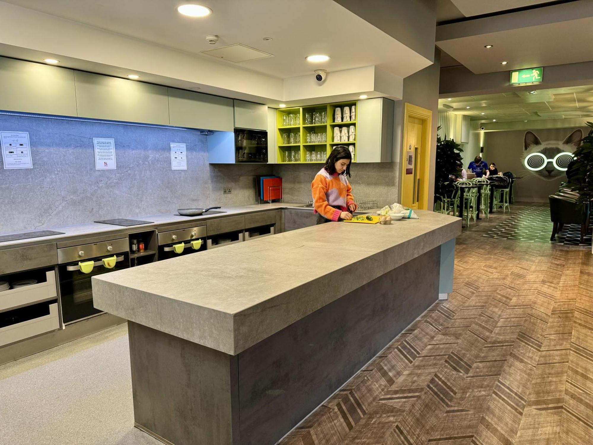 Kinlay Hostel Eyre Square Galway Bagian luar foto