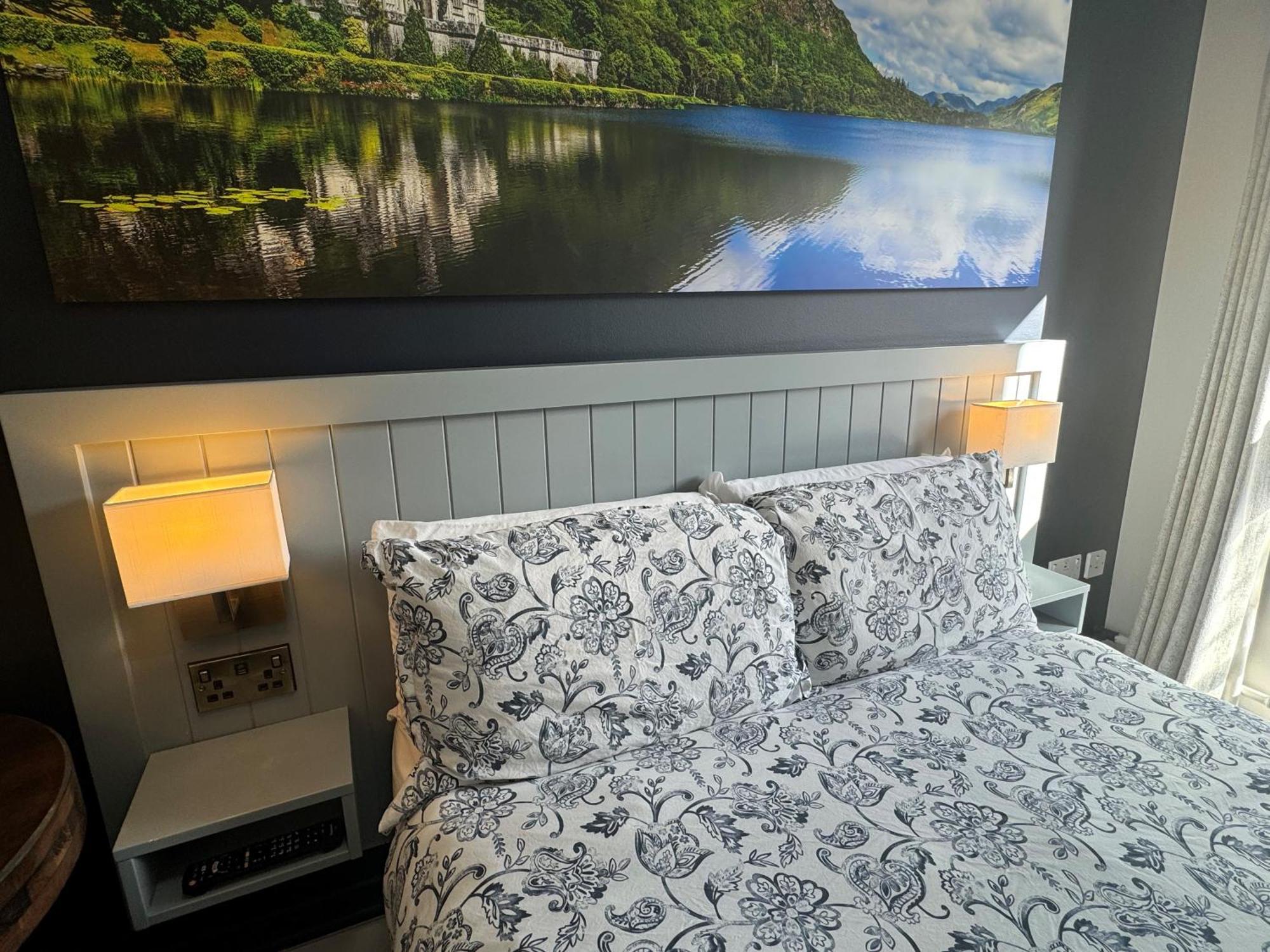 Kinlay Hostel Eyre Square Galway Bagian luar foto
