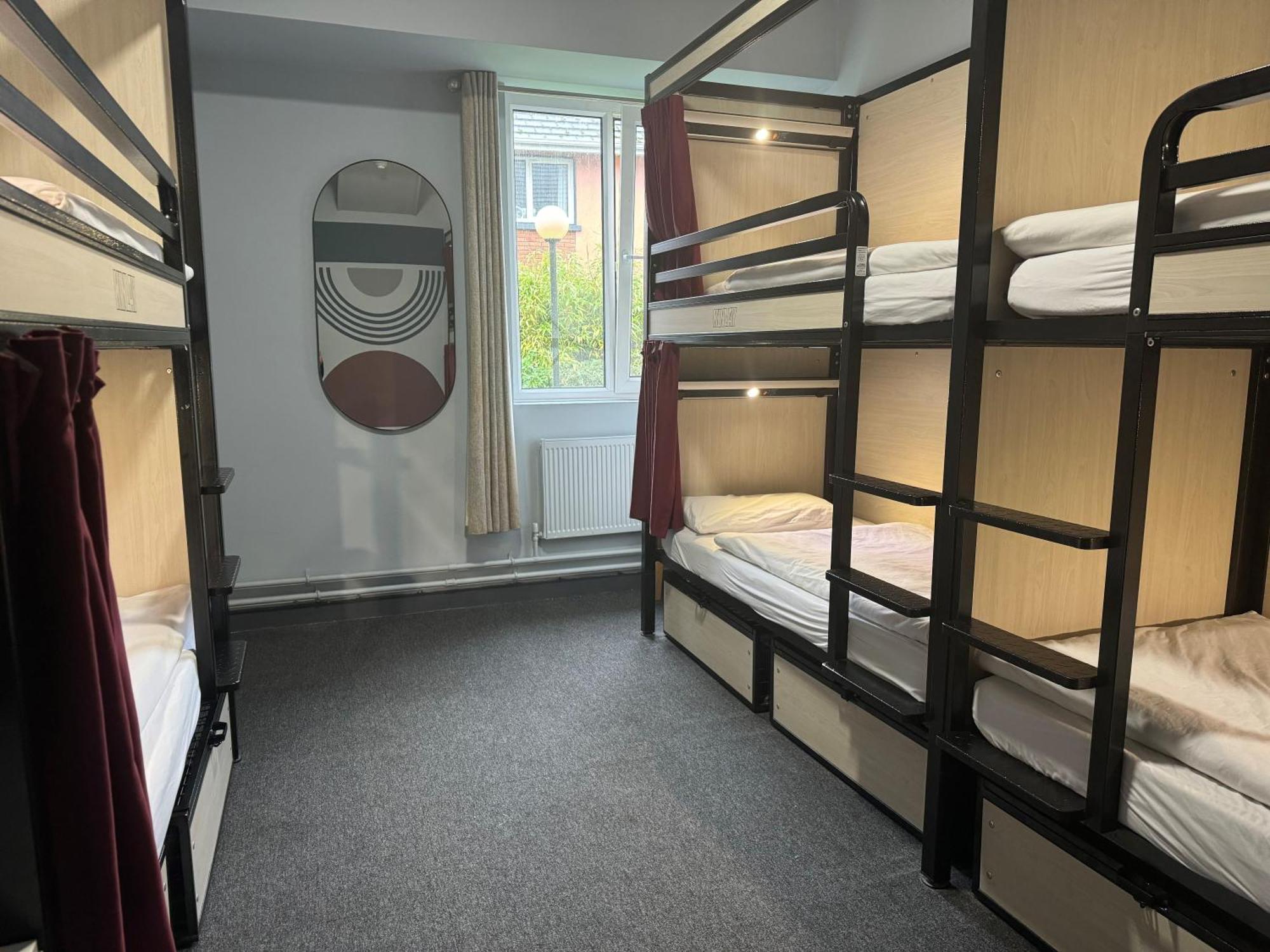 Kinlay Hostel Eyre Square Galway Bagian luar foto