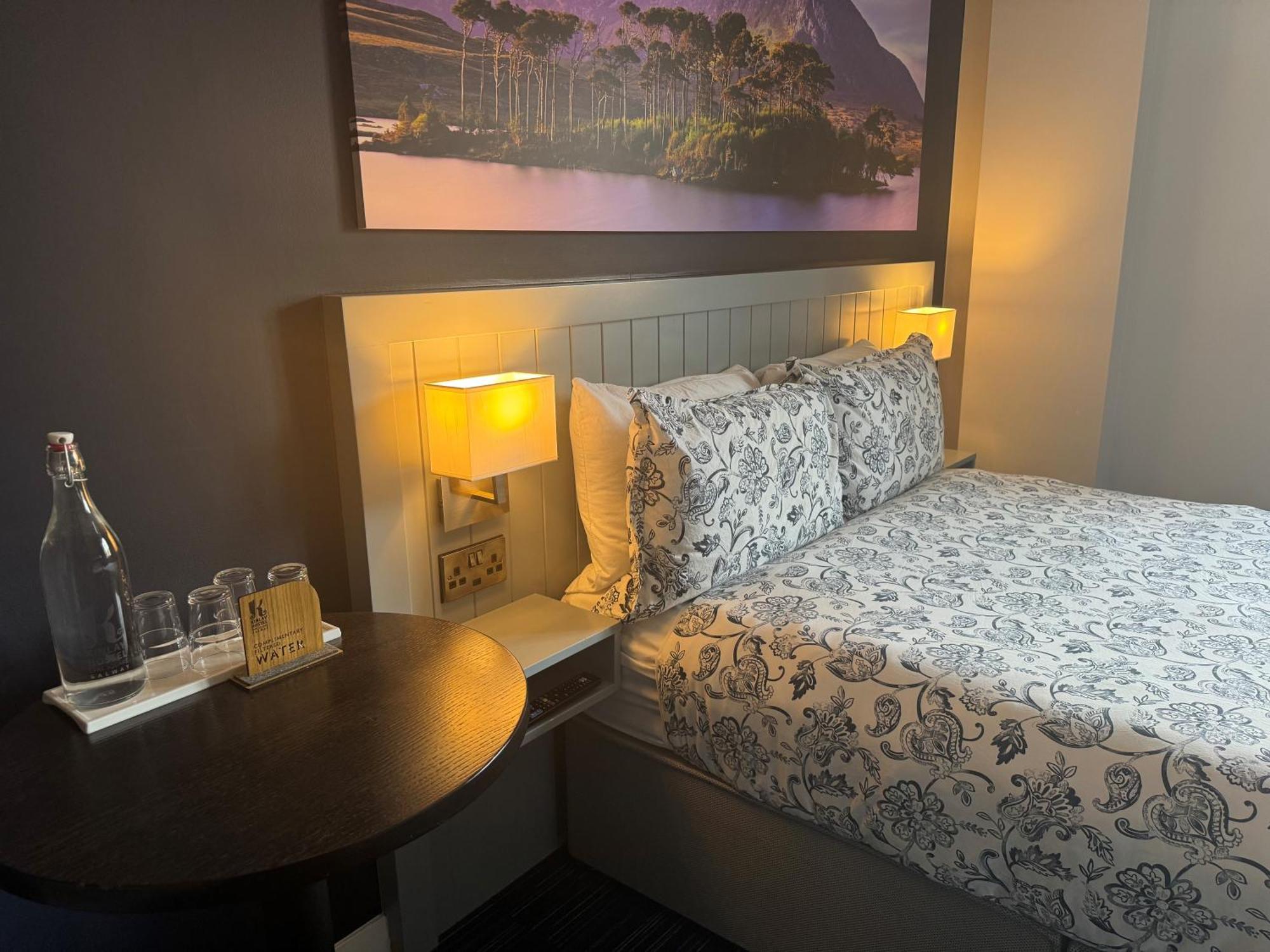 Kinlay Hostel Eyre Square Galway Bagian luar foto