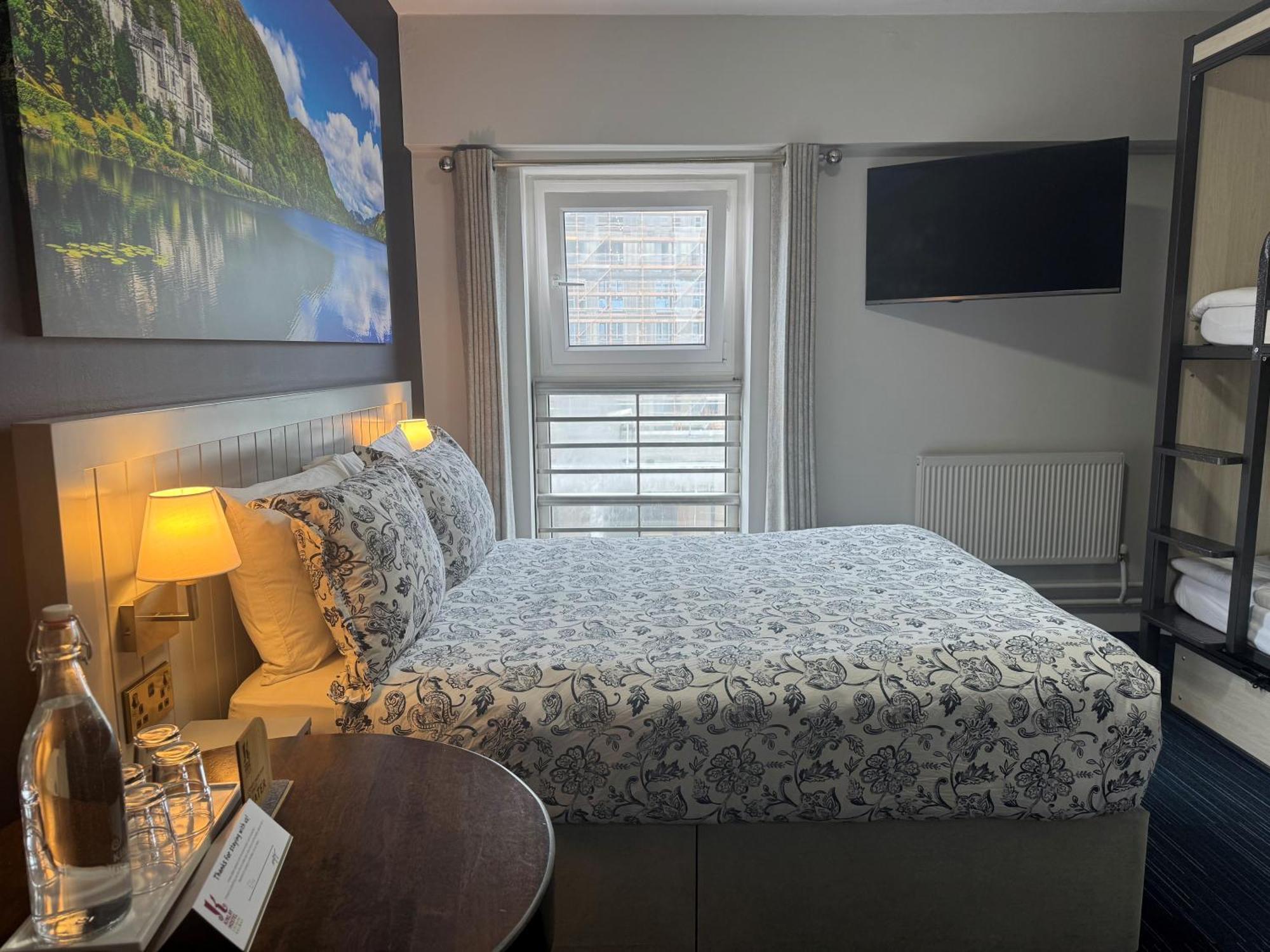 Kinlay Hostel Eyre Square Galway Bagian luar foto