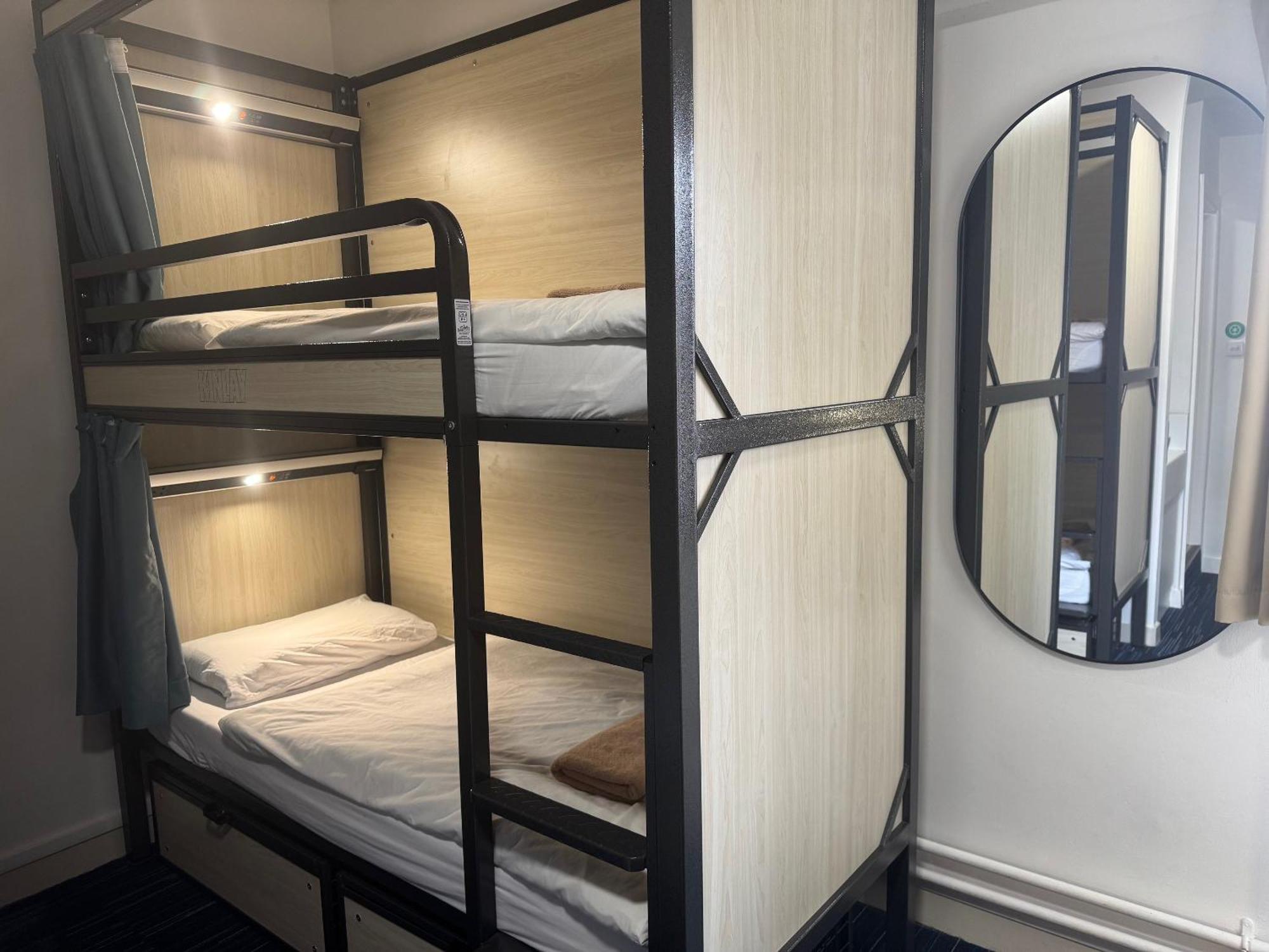 Kinlay Hostel Eyre Square Galway Bagian luar foto